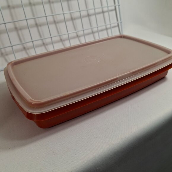 Vintage Collectible Tupperware Deli Bacon Keeper Paprika Red 9.5 x 5.5 x 1.75 In - Picture 3 of 11